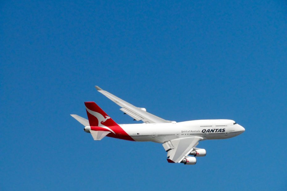qantas airlines plane on air